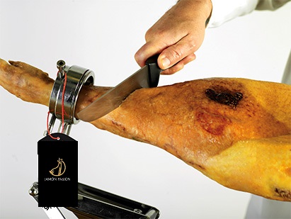 Knife for cleaning Spanish ham
